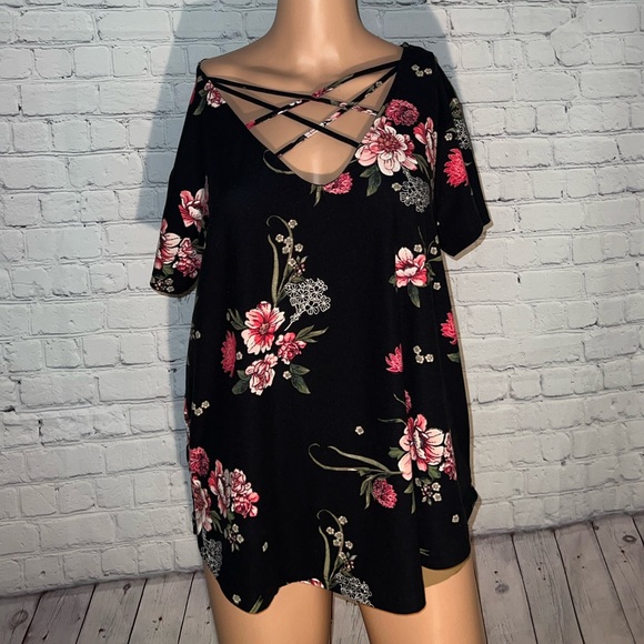 Wishful Park Tops - Wishful Park Black, Pink & Green Floral shirt size XL